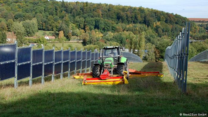 Függőlegesen telepített napelemek, Németország (Fotó: Next2Sun) Függőlegesen telepített napelemek, Németország